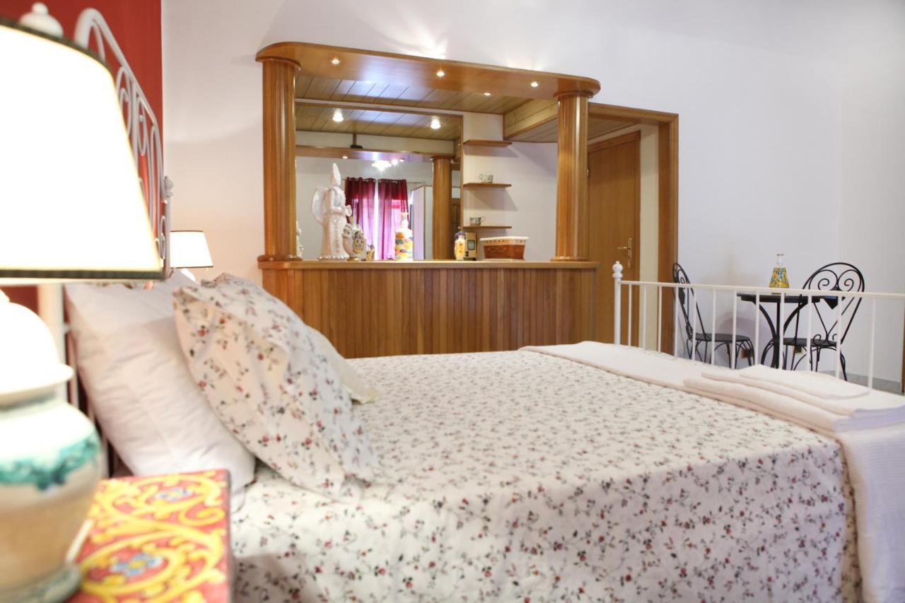 B&B Maia House Santo Stefano di Camastra Luaran gambar
