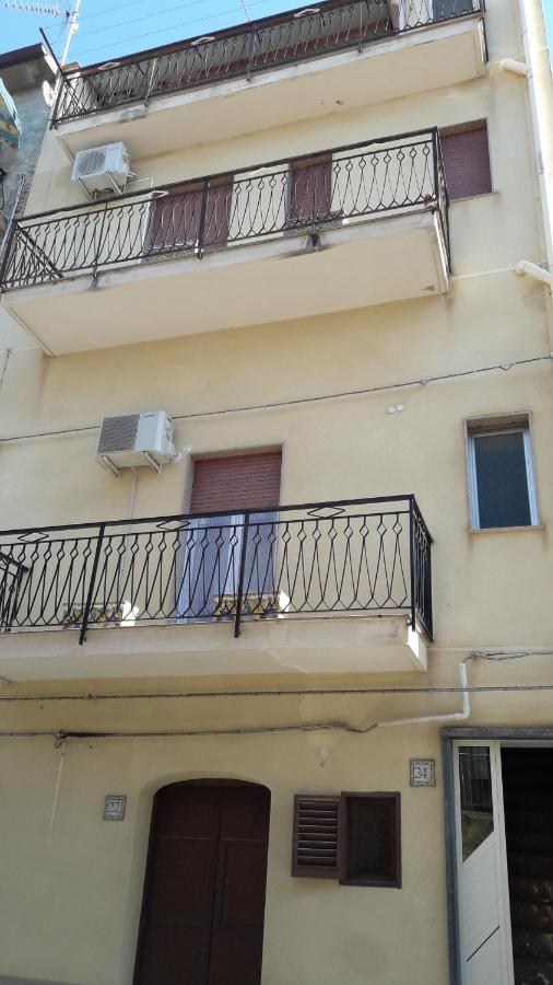 B&B Maia House Santo Stefano di Camastra Luaran gambar